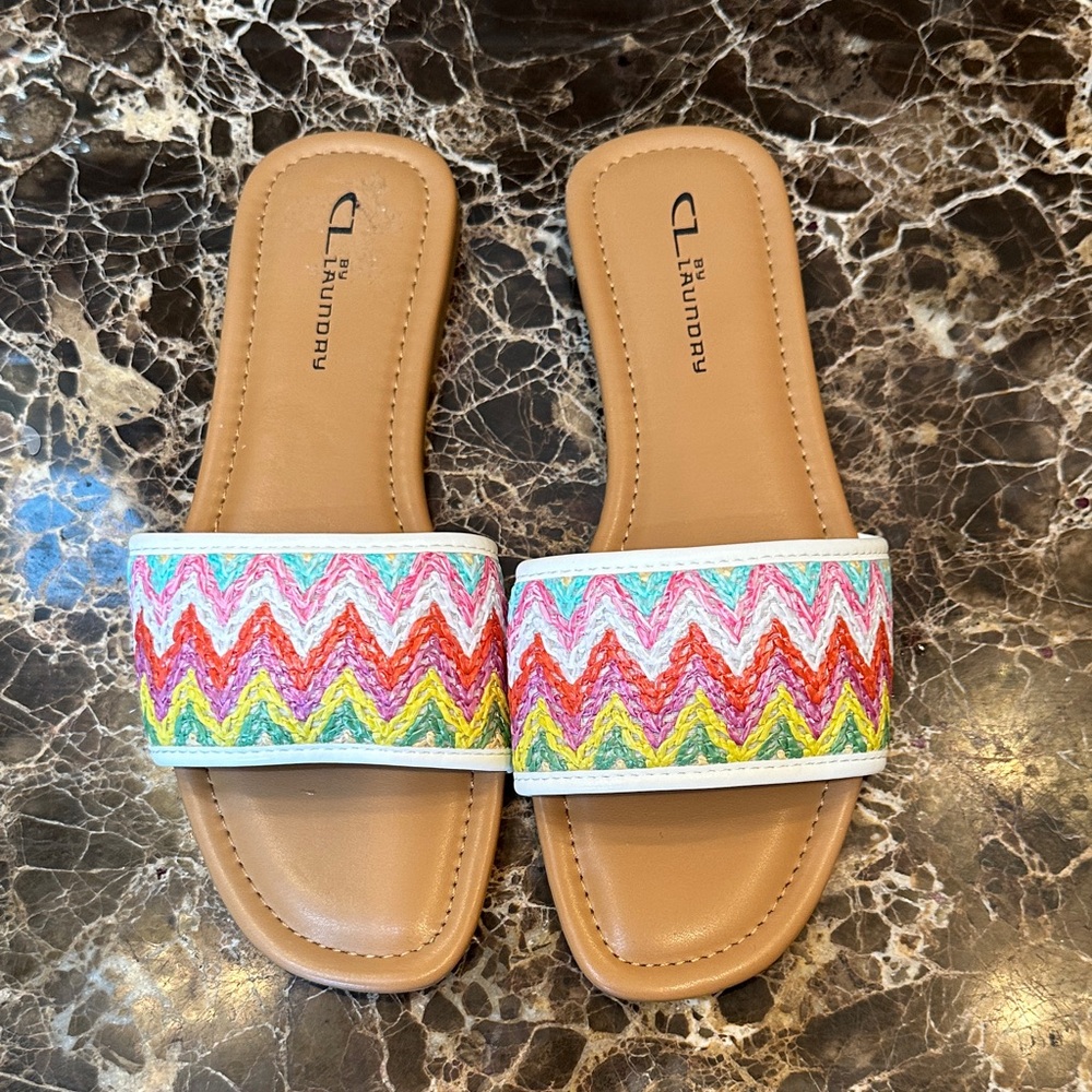 CL by Laundry Tan Slide Sandals with Multicolor Chevron Strap. Size 7.5  NWOT